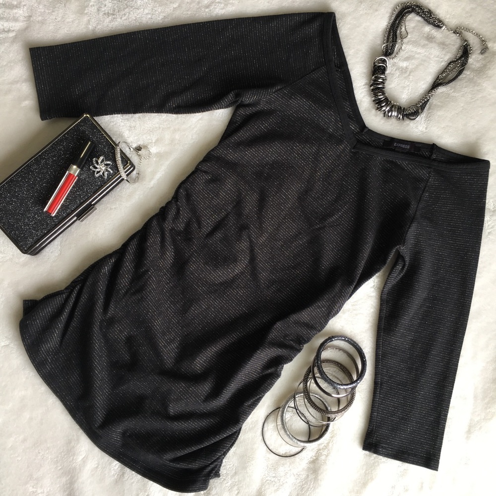 🖤🆕{EXPRESS} V-Neckline Off-Shoulder Rouched Top - Picture 8 of 8